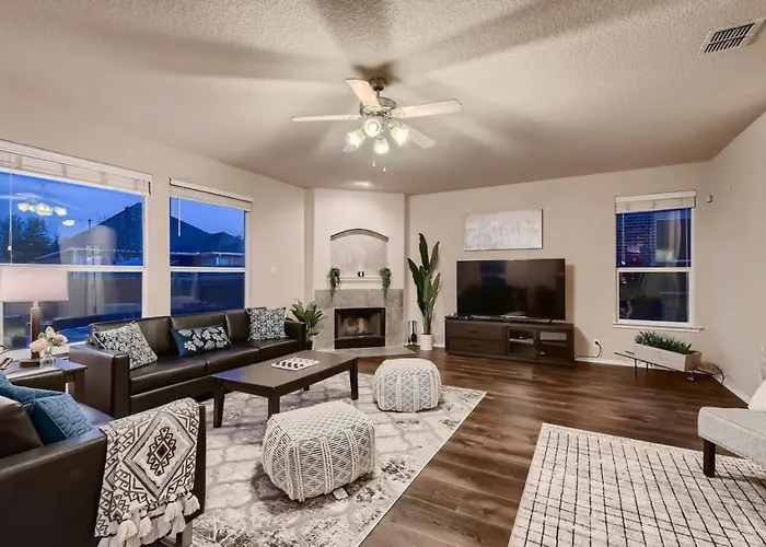 Lxry 4 Bedroom Near Attrns